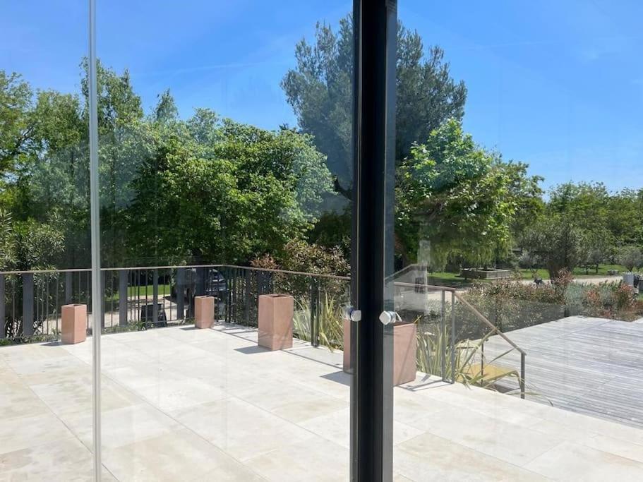 Villa Des Jacinthes Tarascon Exterior photo