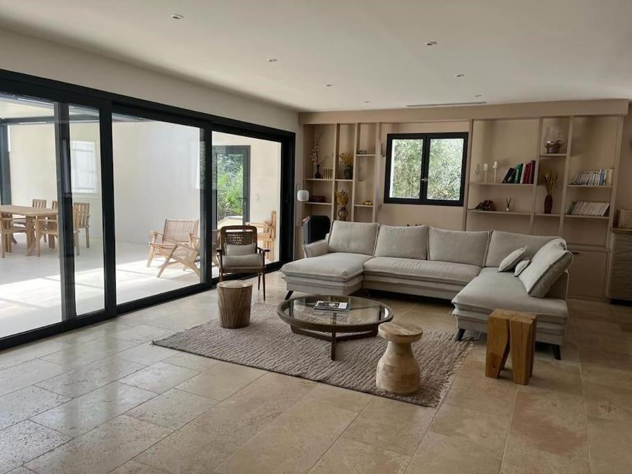 Villa Des Jacinthes Tarascon Exterior photo
